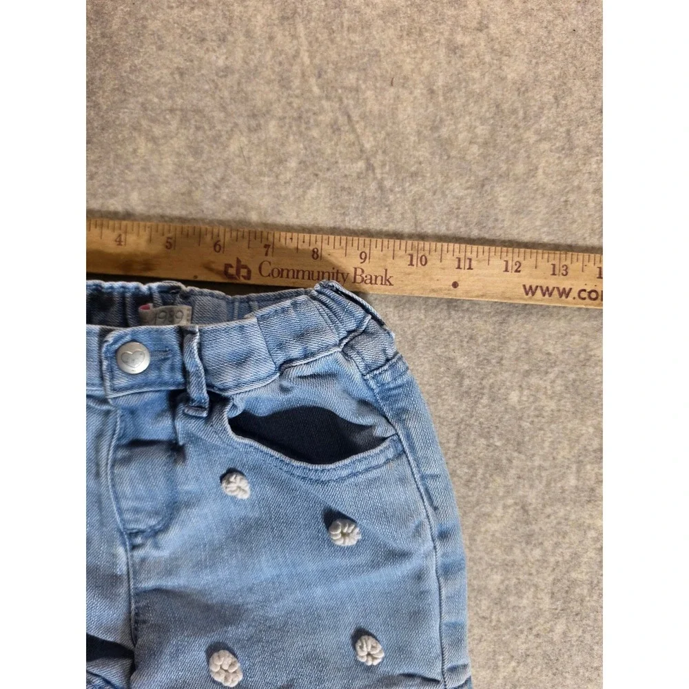 Childrens Place Girls 5T Daisy Embroidered Denim Shorts Light Wash Blue Floral